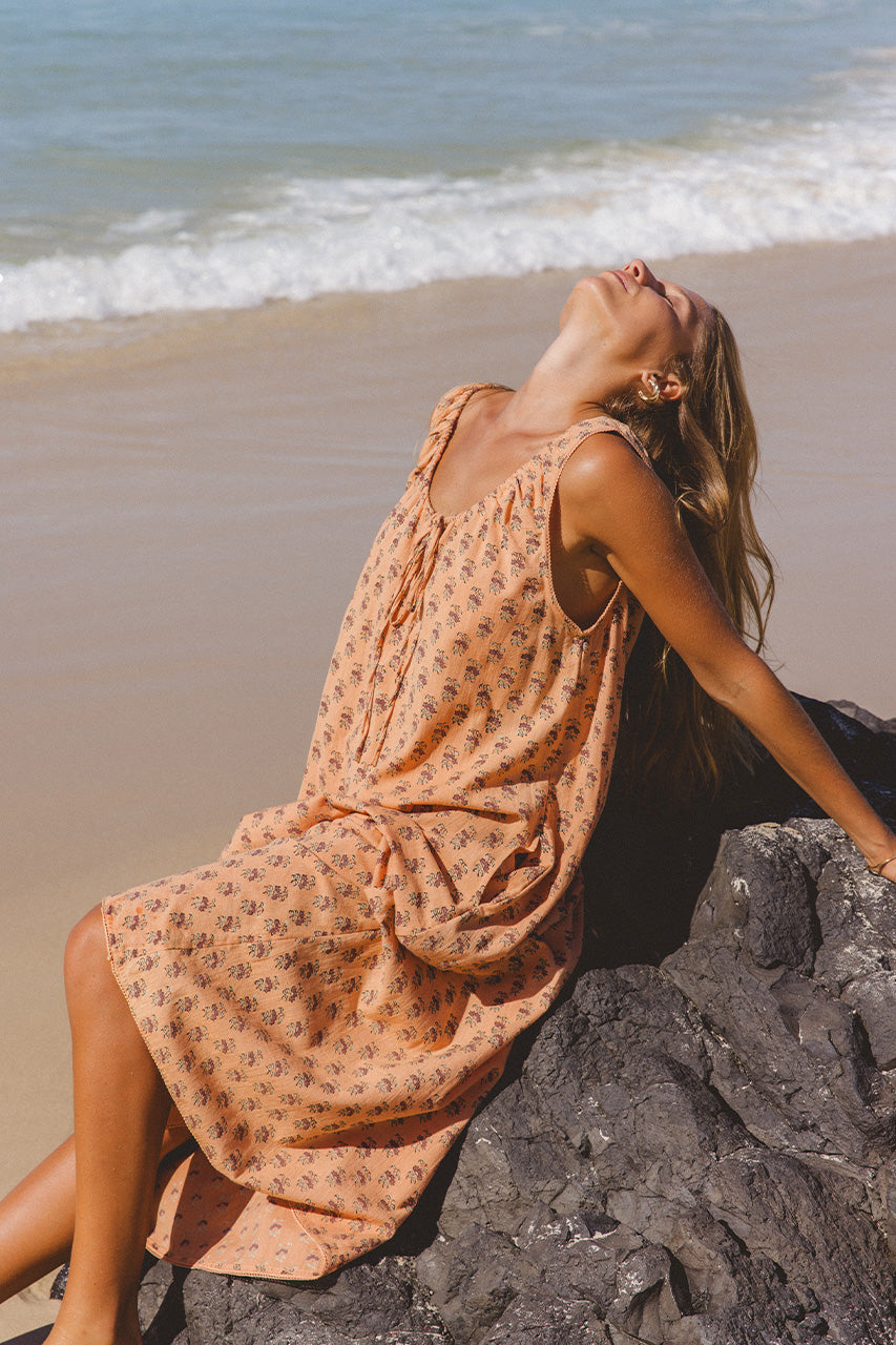 Sundress Midi Peach — studio side profile, model in three-quarter view, flowing midi length skirt, sleeveless silhouette, hand block print peach cotton sundress, artisan Jaipur India | Daughters of India