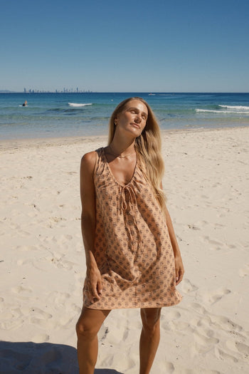 Sundress Mini Peach worn by @terrivanderwerf